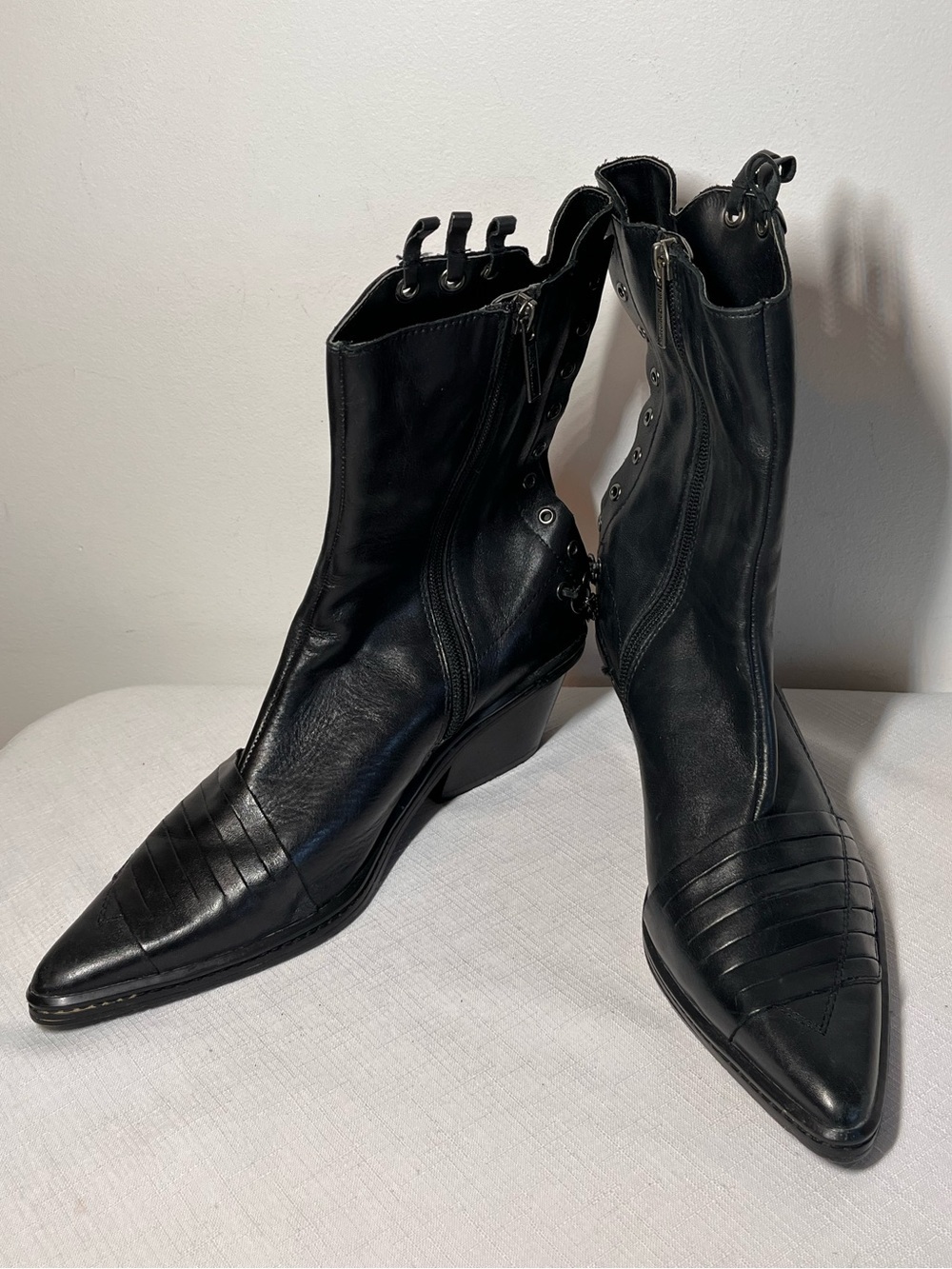 Harley-Davidson Black Leather Logo Accent motorcycle boots
Sz 8.5
Like new